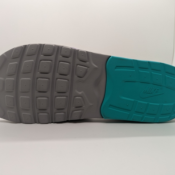 Nike Air Max Camden Slides Wolf Grey Hyper Grape White BQ4633-003 Womens Size 8 - Picture 4 of 5